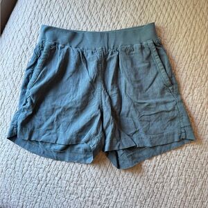 Faherty Arlie Day Shorts in Grey, Pockets, Medium, Great condition!